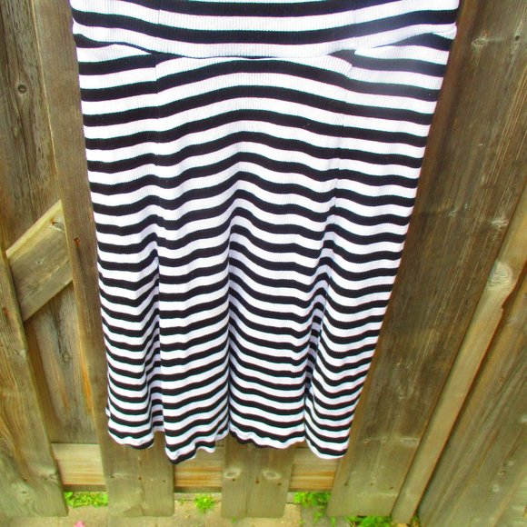 Torrid Black & White Striped Maxi Dress NEW Sz 2 - Picture 4 of 7